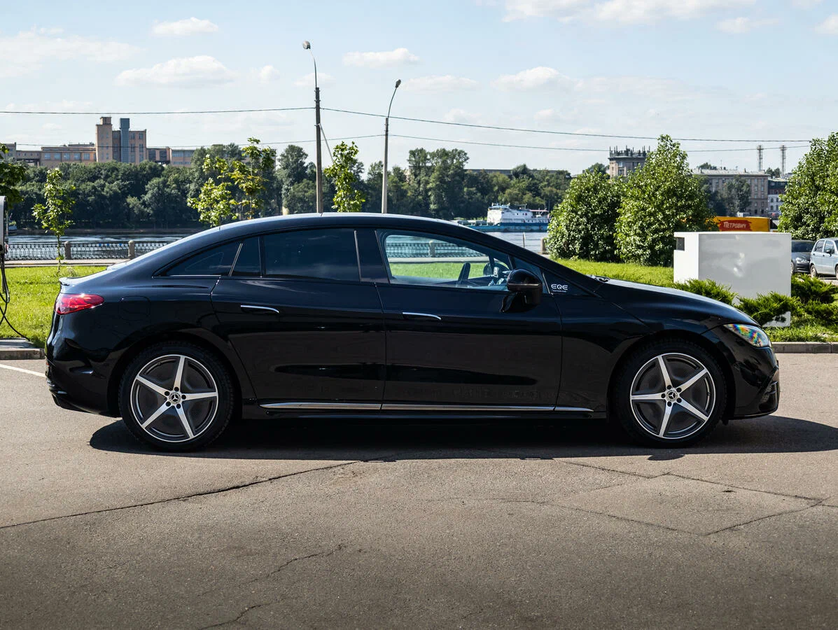 Аренда Mercedes EQE
